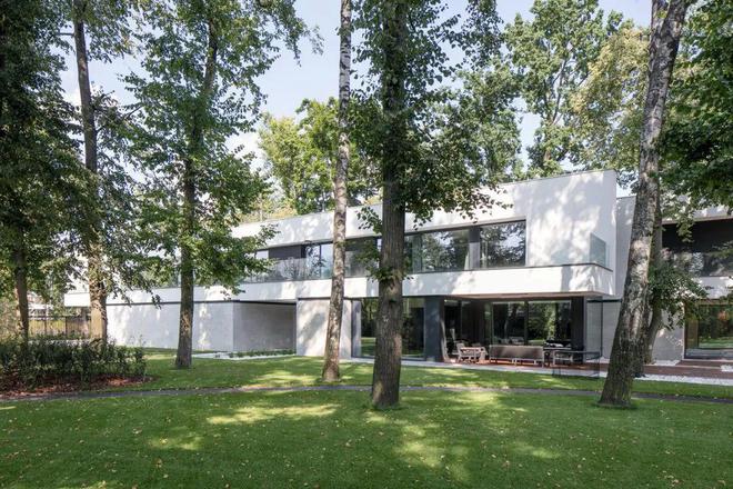 zoty中欧体育全站LONG HOUSE：狭长地块上确当代美学之居(图2)
